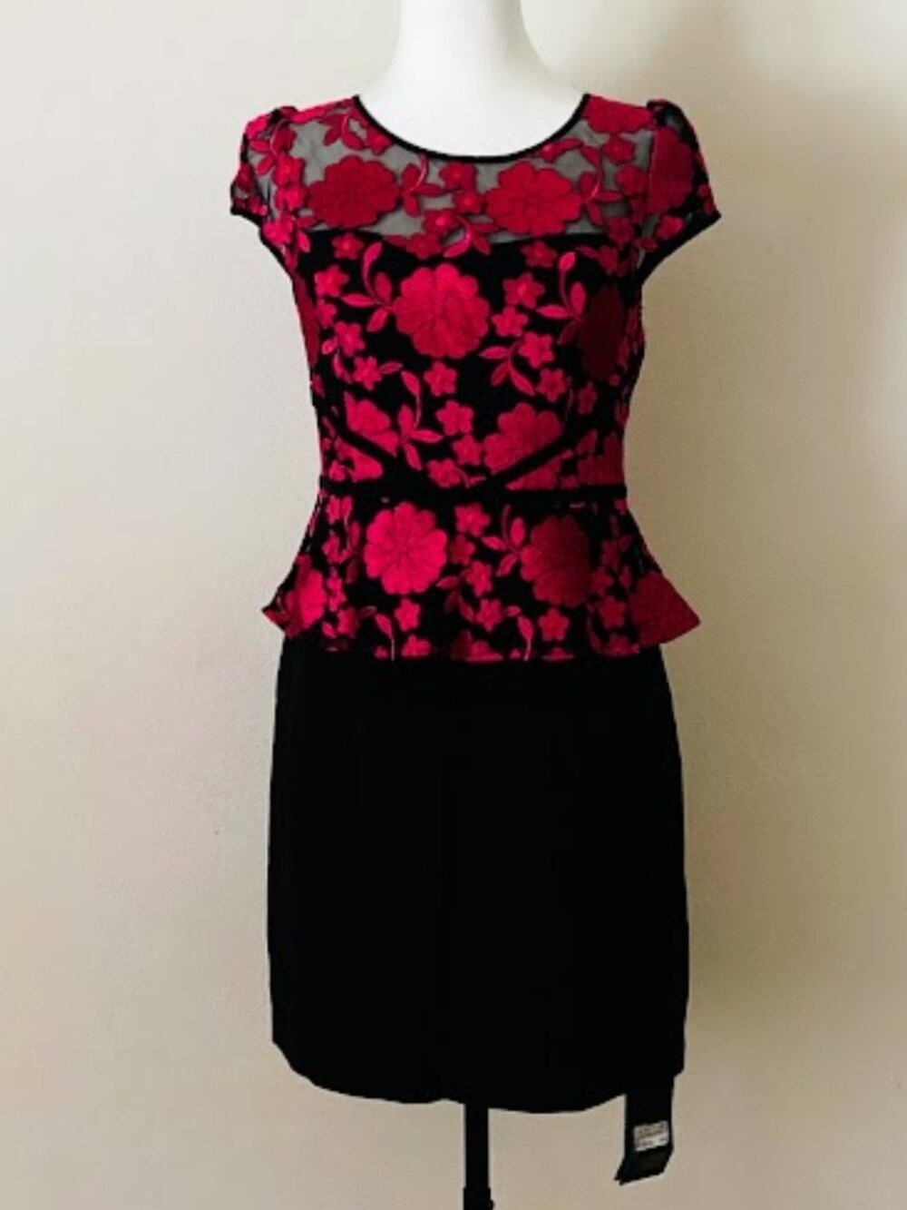 #82789 Lace-trimmed ruffle dress